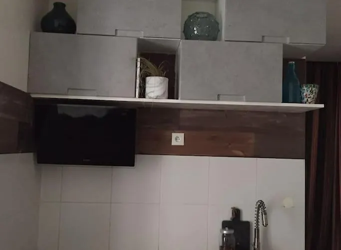 Beautiful - 20' Walking From Montmartre